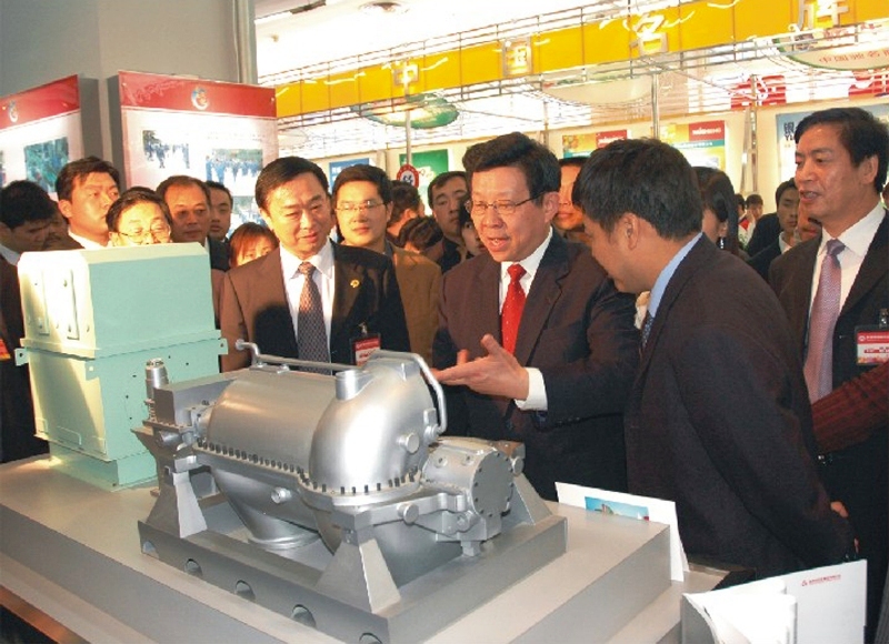 2006时任陕西省长陈德铭来db电竞展区参观